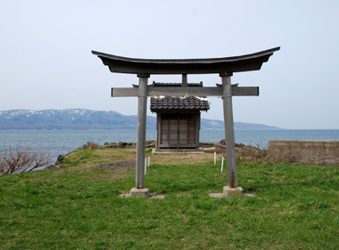 歌棄浜辺の神社