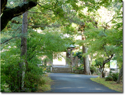 医王寺山門